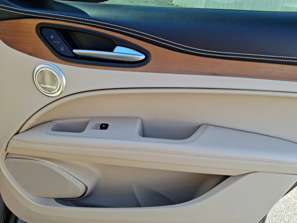 Used 2019 Alfa Romeo Stelvio Ti Lusso w/ Quick Order Package 22X Lusso image 10