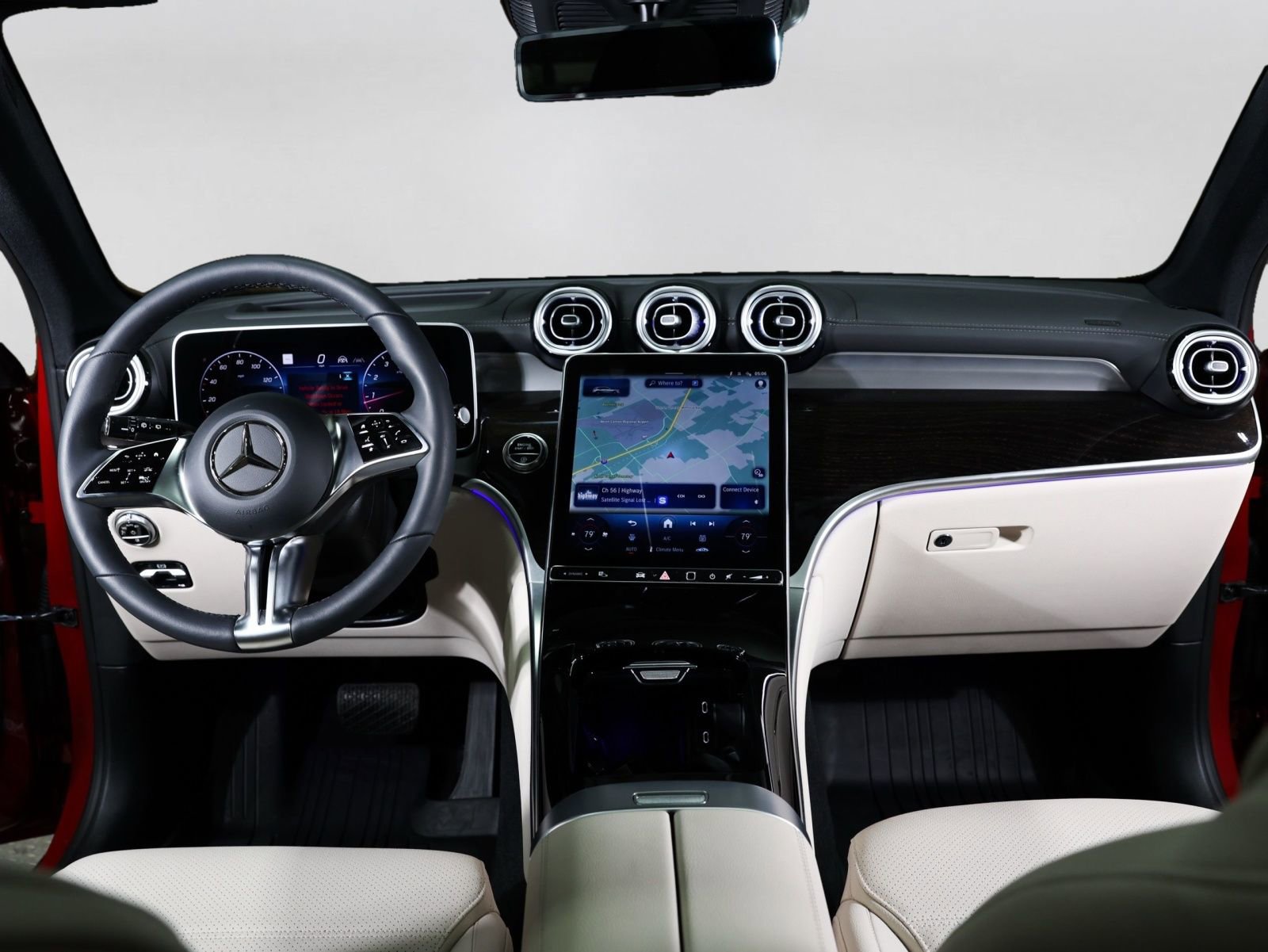 Used 2025 Mercedes-Benz GLC 300 4MATIC image 4