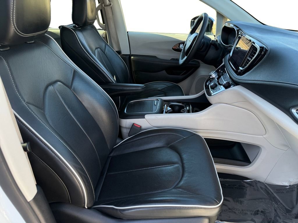 Certified 2023 Chrysler Pacifica Limited image 15