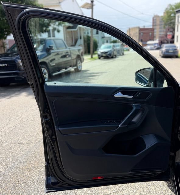 Used 2020 Volkswagen Tiguan SE AWD/4WD image 11