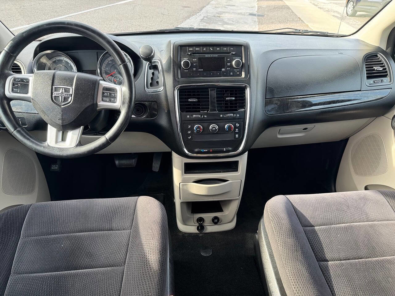 Used 2013 Dodge Grand Caravan American Value Package w/ UConnect Hands-Free Group FWD image 17