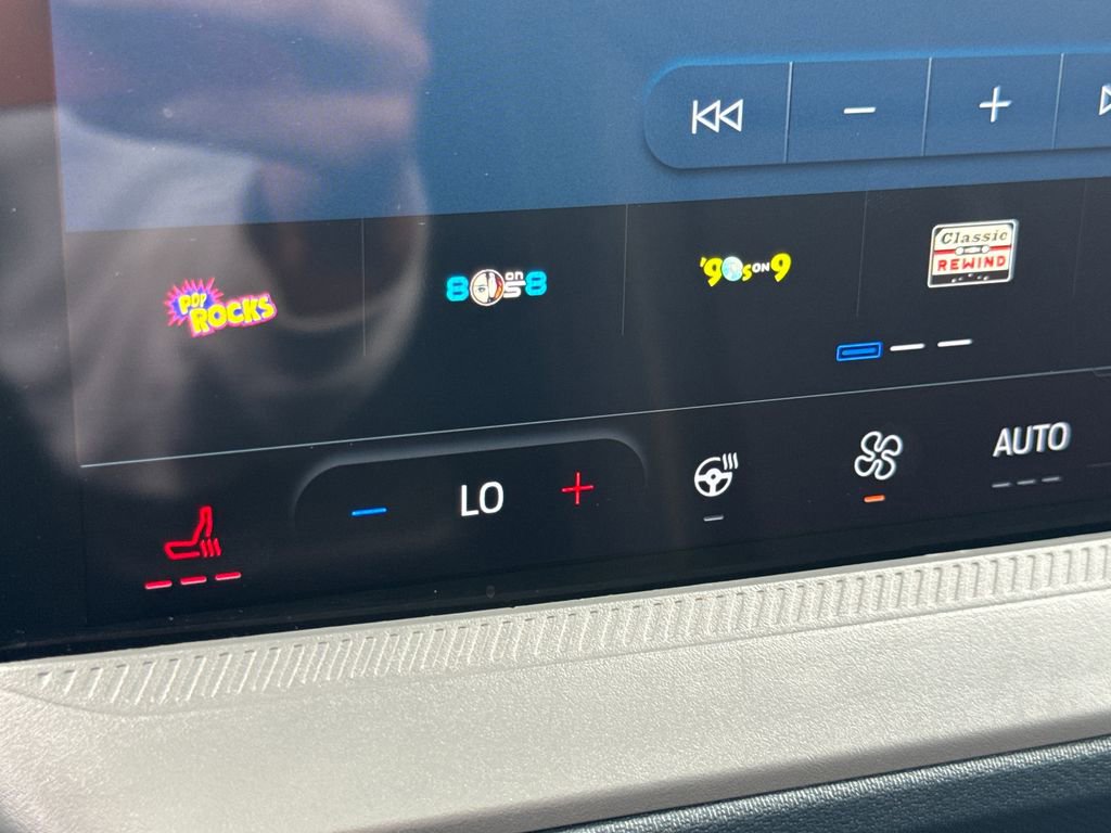 Used 2025 Ford Maverick Lobo AWD/4WD image 38