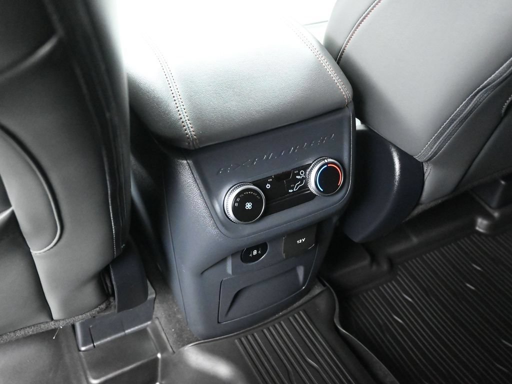 Used 2025 Ford Explorer Active w/ Active Comfort Package RWD image 21