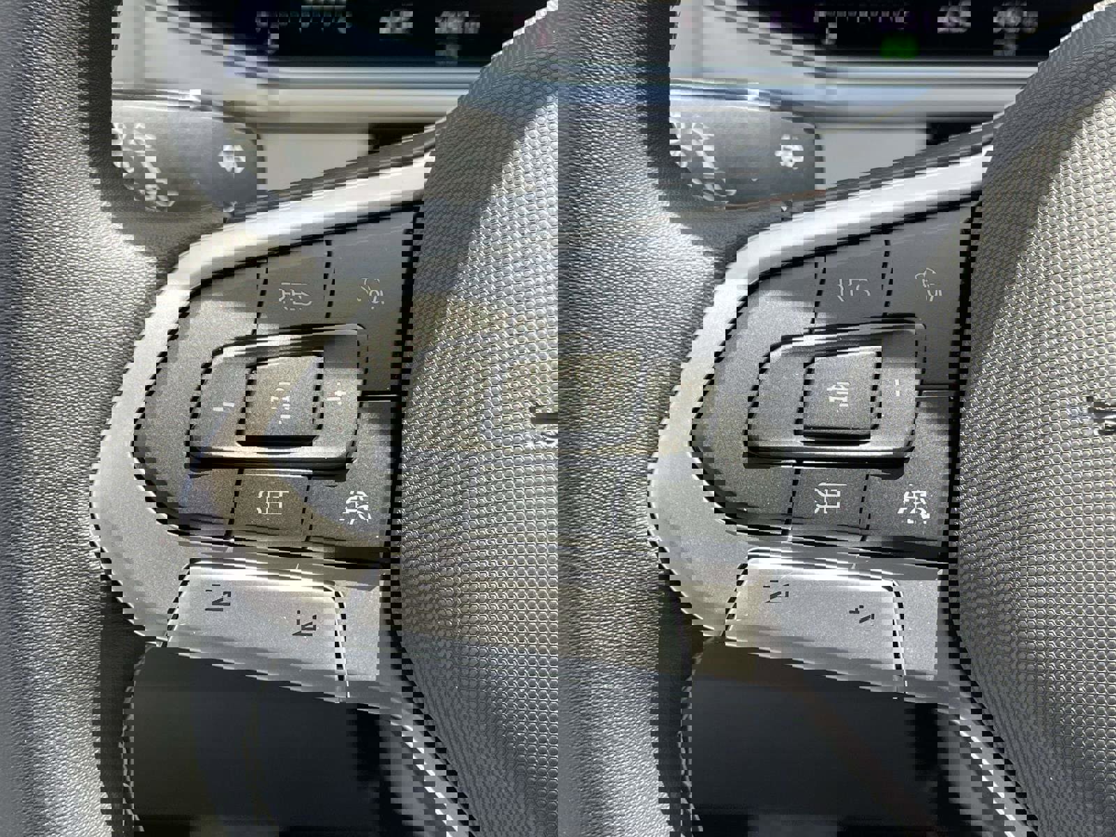 Used 2025 Volkswagen Taos SE w/ Black Wheel Package FWD image 18