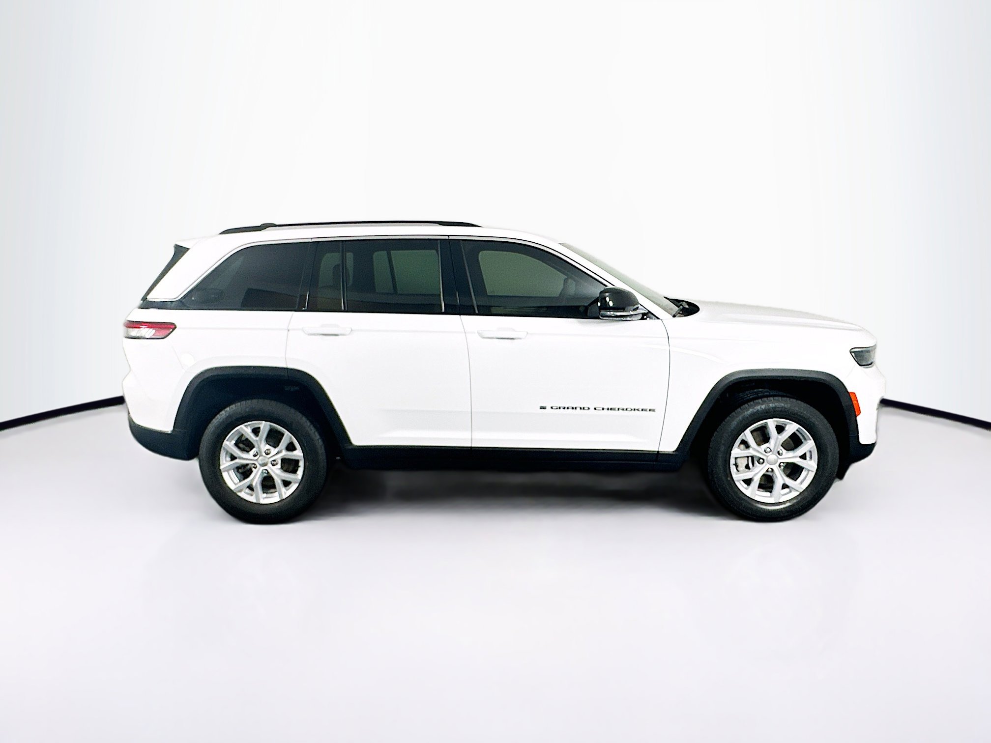 Used 2023 Jeep Grand Cherokee Limited image 10