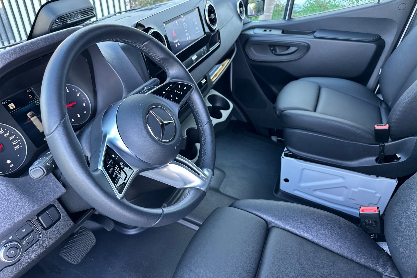 Used 2025 Mercedes-Benz Sprinter 3500 image 10