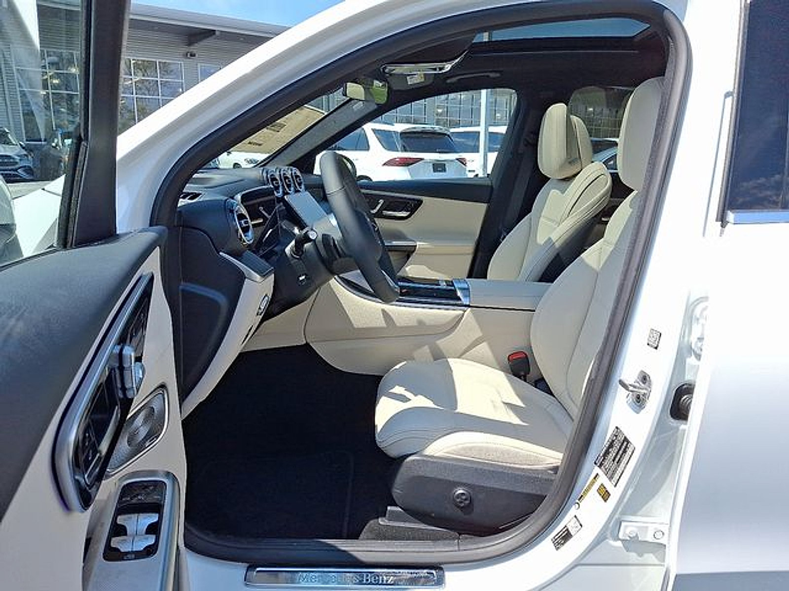 Used 2026 Mercedes-Benz GLC 300 4MATIC image 12