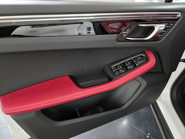 Used 2024 Porsche Macan image 29