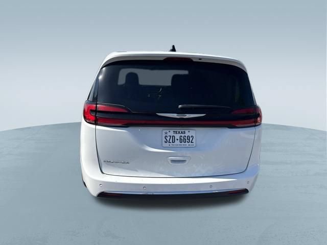 Used 2023 Chrysler Pacifica Touring-L FWD image 8