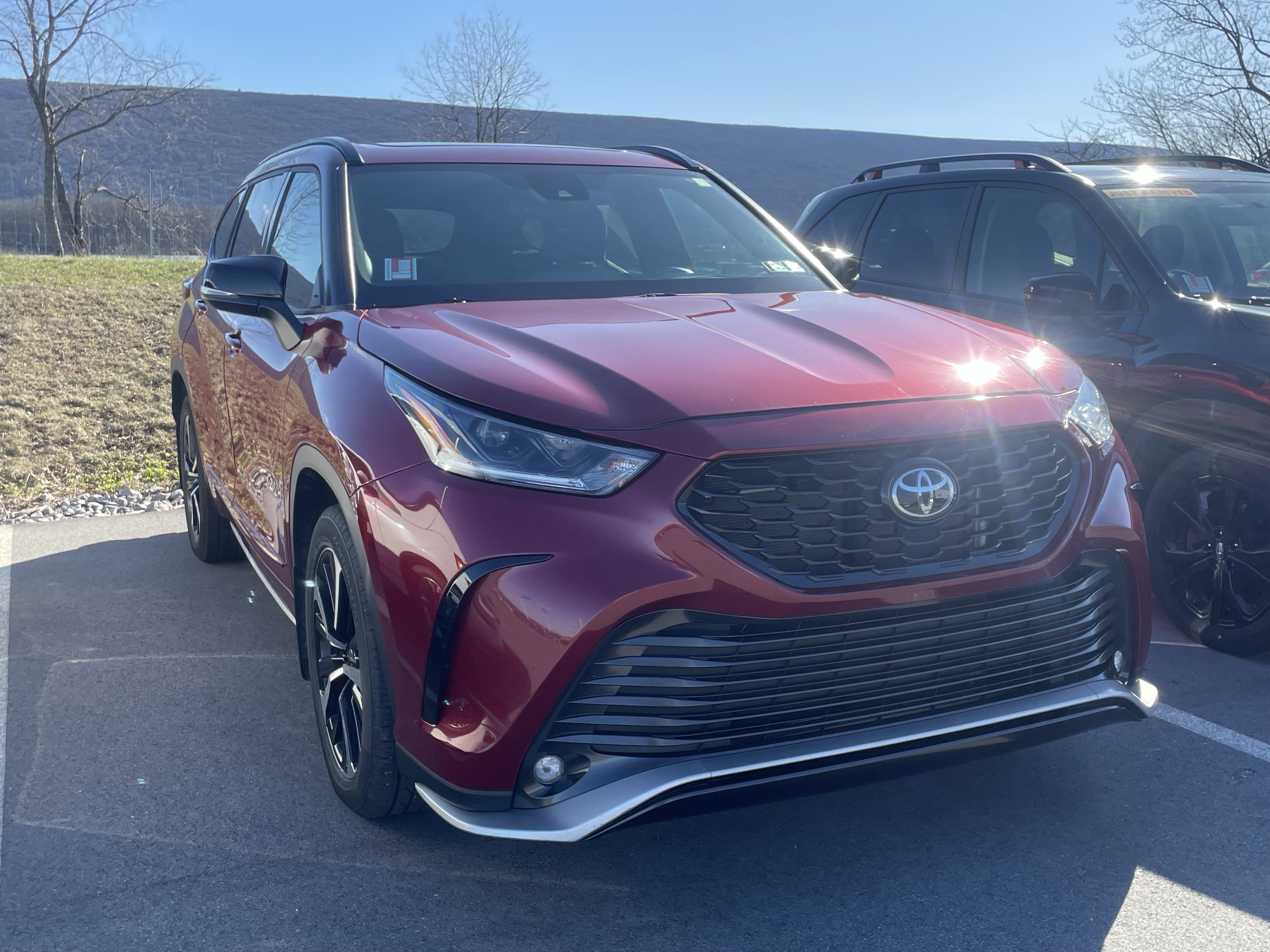 Used 2021 Toyota Highlander XSE image 1