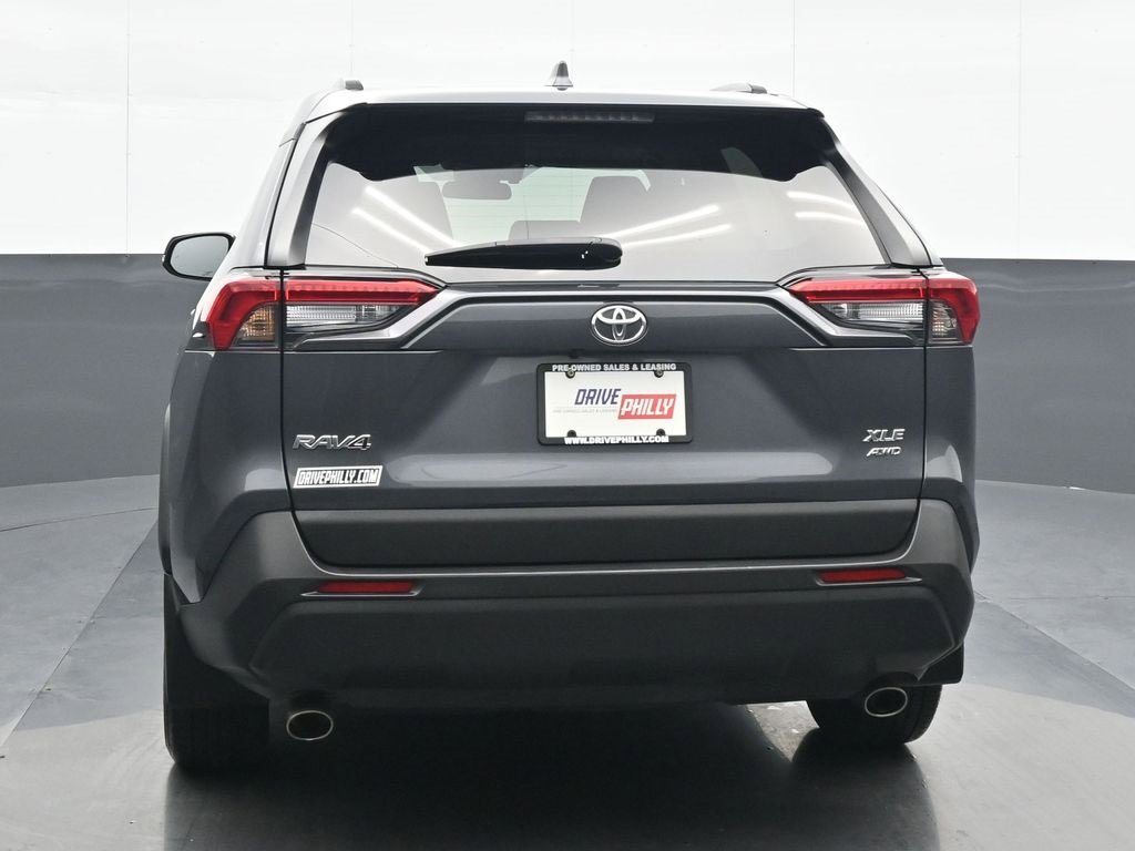 Used 2022 Toyota RAV4 XLE w/ Convenience Package image 5
