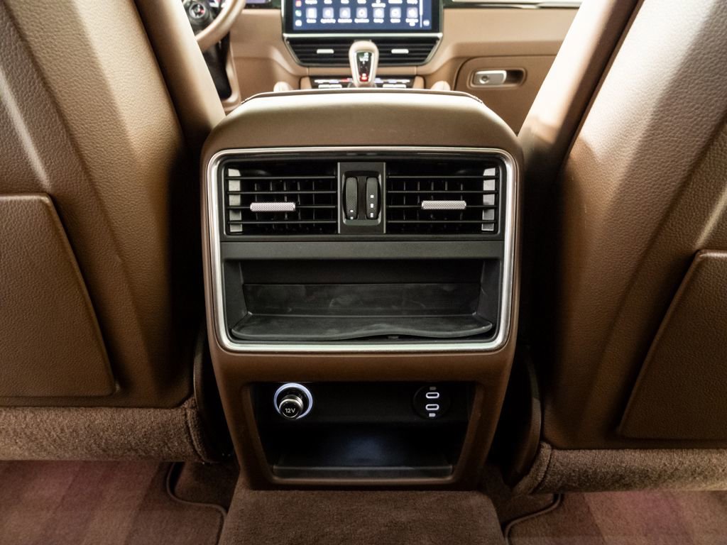 Certified 2023 Porsche Cayenne Platinum Edition image 21