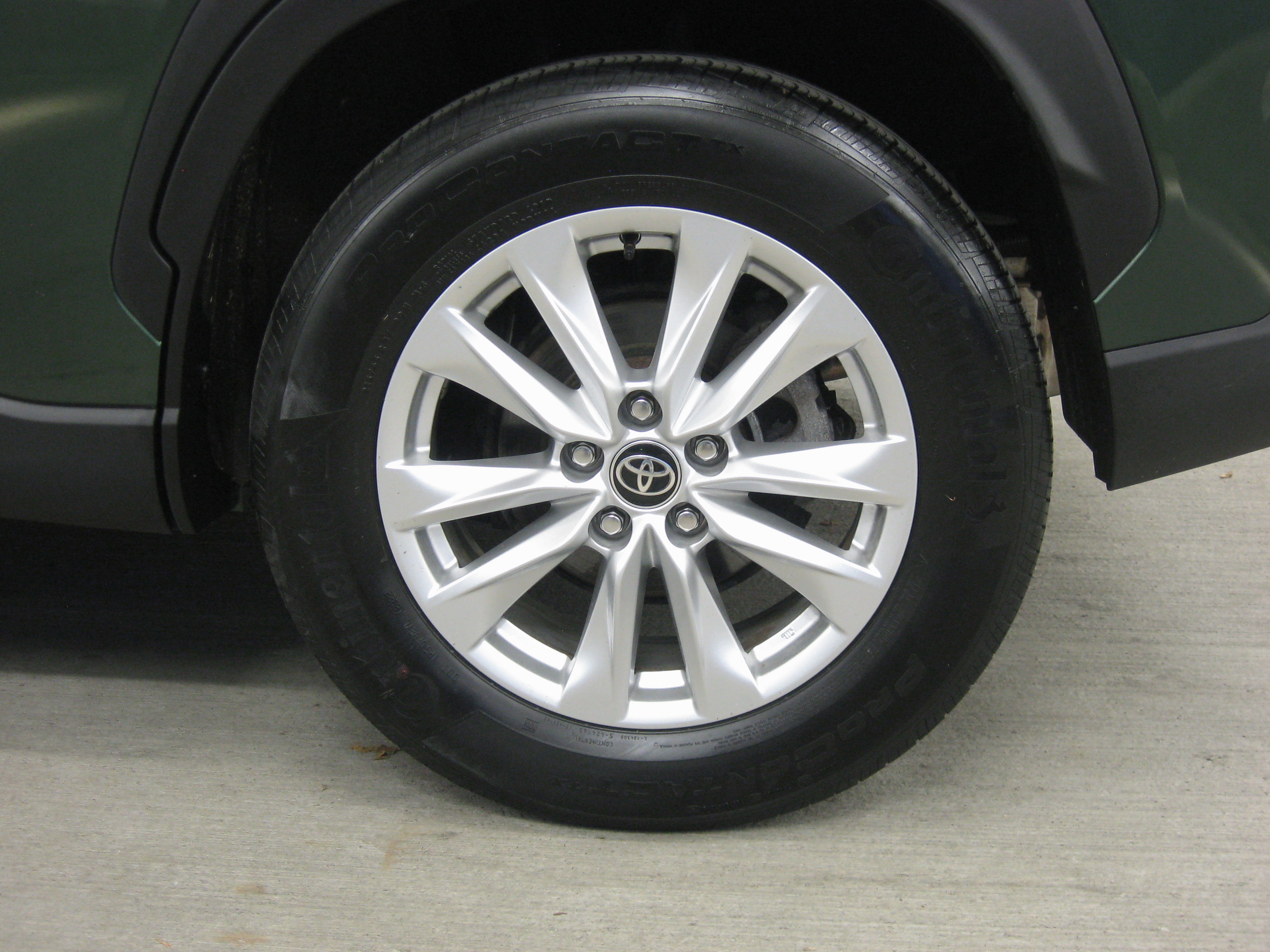 Certified 2023 Toyota Corolla Cross LE image 28