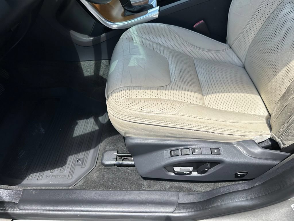 Used 2016 Volvo XC60 T5 Premier w/ Inscription Package FWD image 14