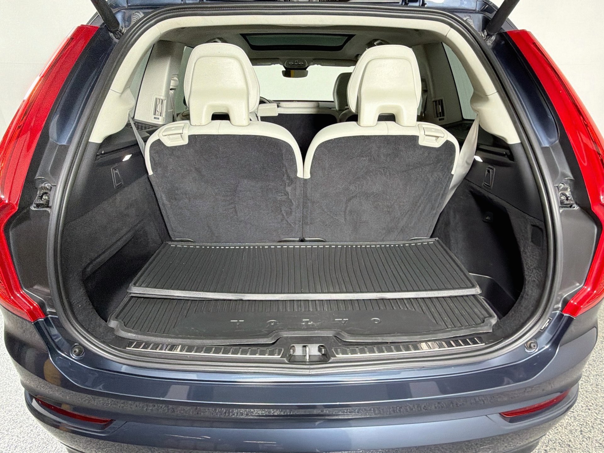 Certified 2023 Volvo XC90 B6 Core w/ Protection Package AWD/4WD image 28