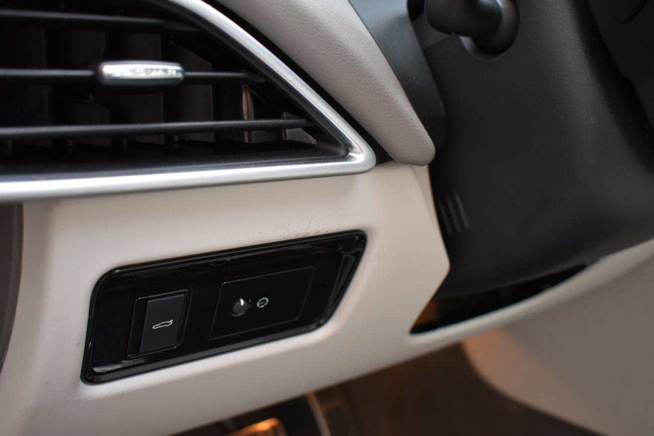 Used 2019 Jaguar XE Prestige RWD image 41
