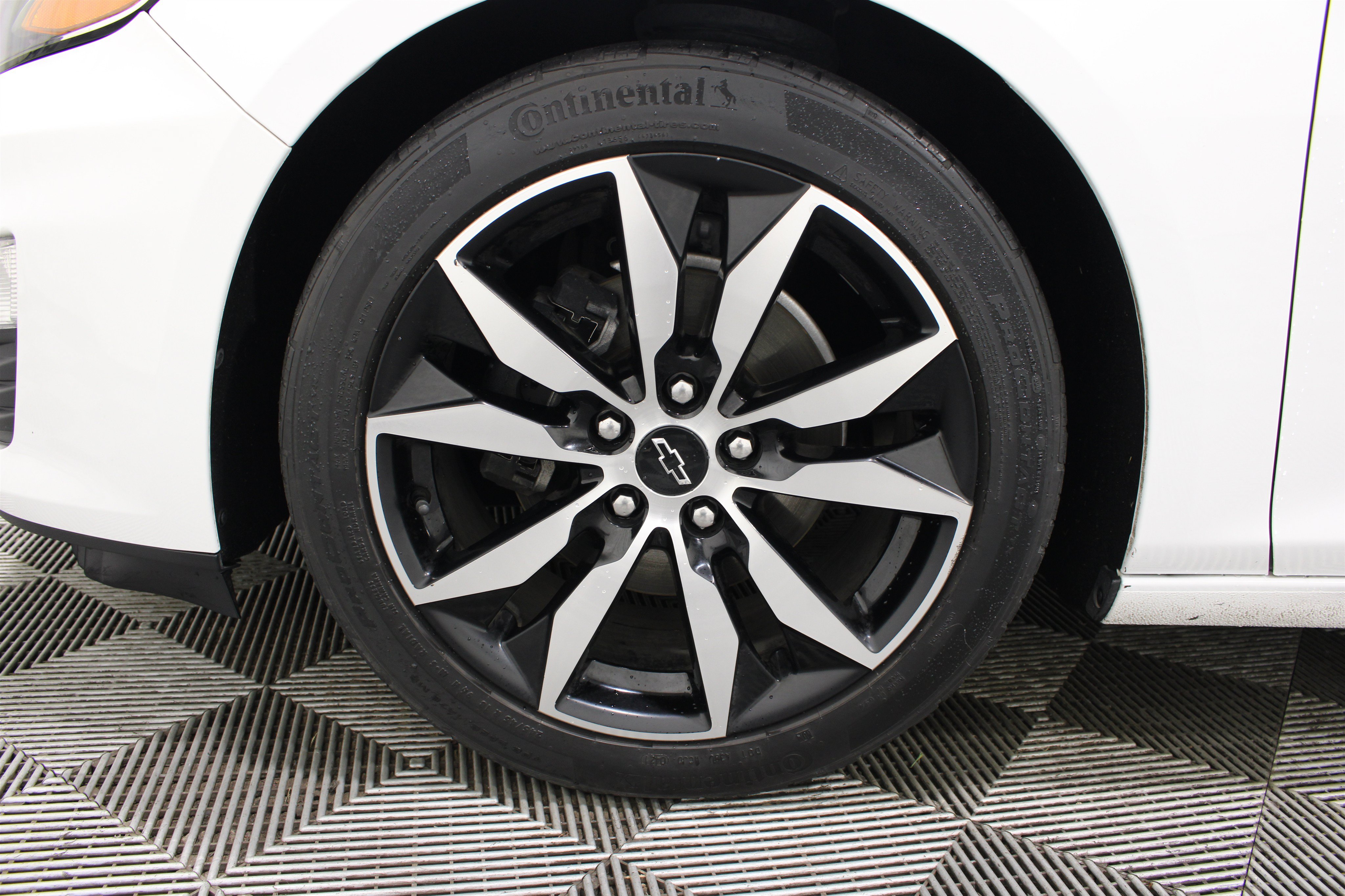 Used 2021 Chevrolet Malibu RS FWD image 36