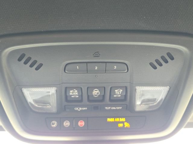 Used 2022 Chevrolet Traverse Premier FWD image 49