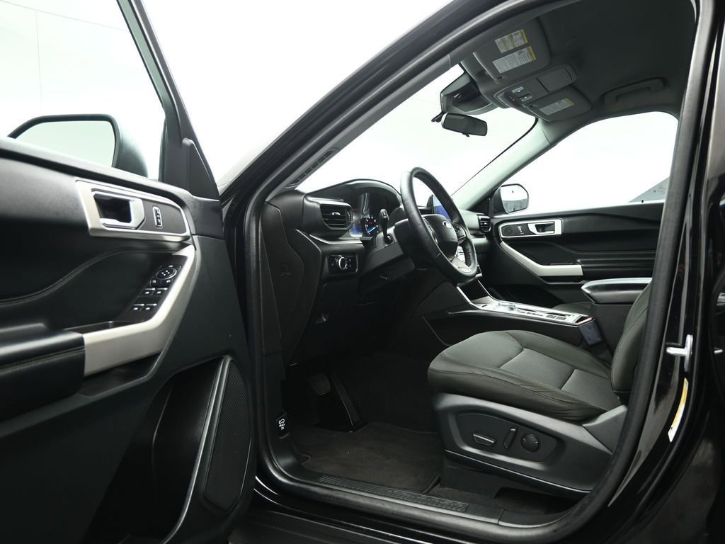 Certified 2023 Ford Explorer XLT image 7