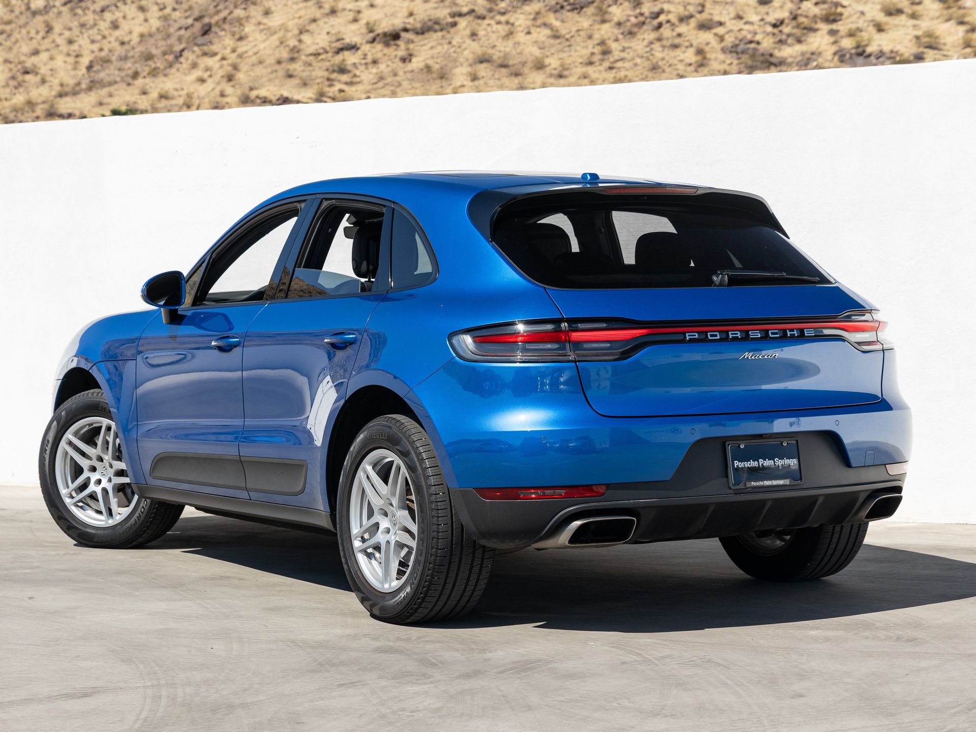Certified 2021 Porsche Macan AWD/4WD image 3