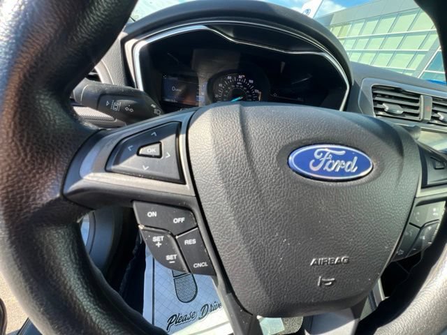 Used 2020 Ford Fusion SE FWD image 25