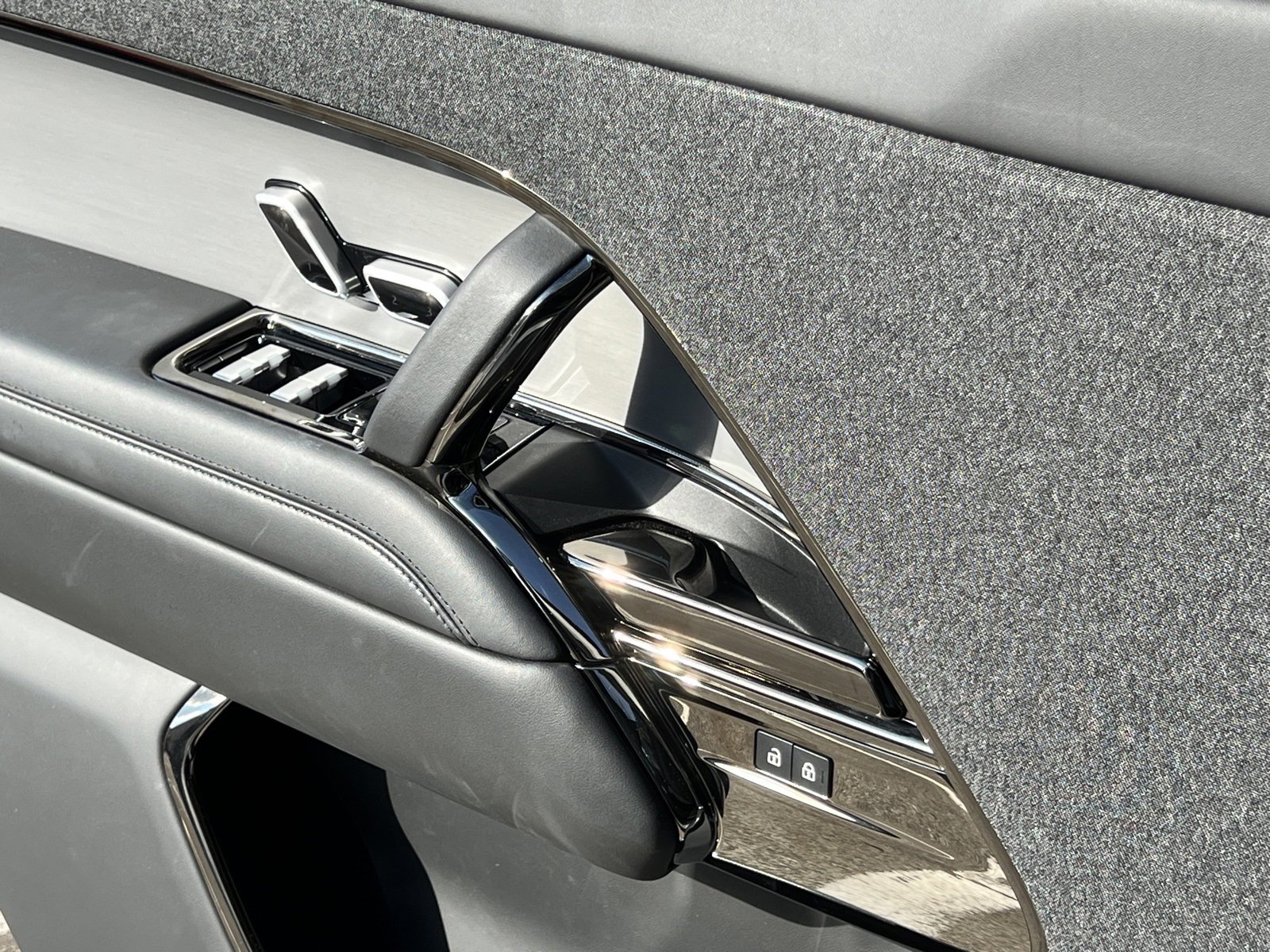 Used 2023 Land Rover Range Rover Sport SE image 32