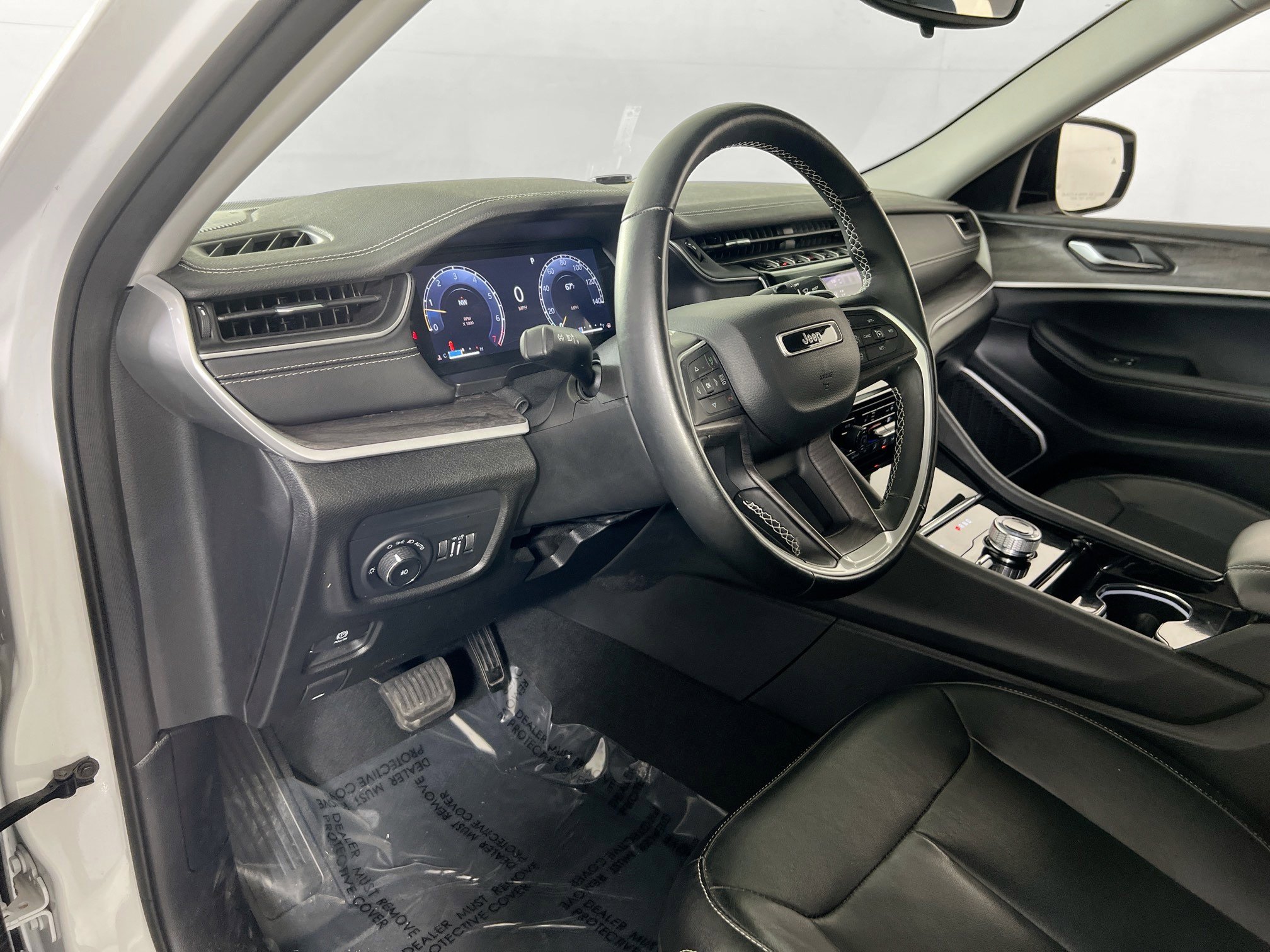 Used 2022 Jeep Grand Cherokee Limited image 9