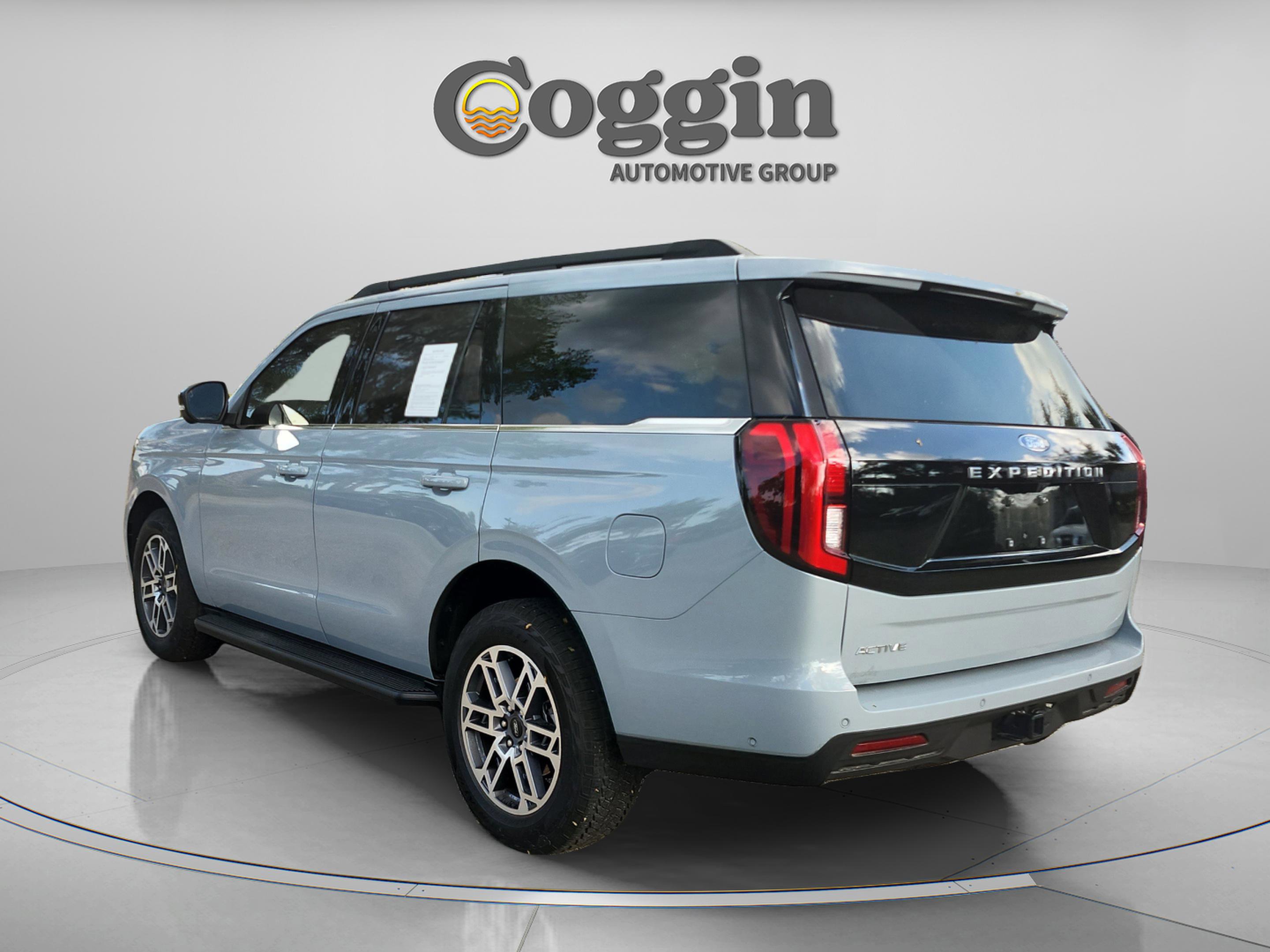 New 2025 Ford Expedition Active image 3