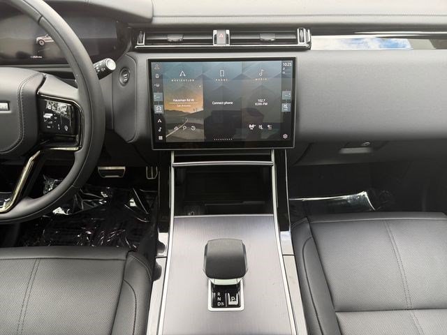 Certified 2026 Land Rover Range Rover Velar Dynamic SE AWD/4WD image 15