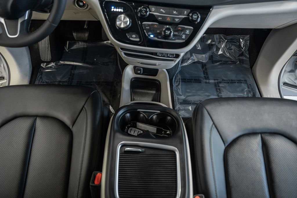 Certified 2024 Chrysler Pacifica Touring-L image 31