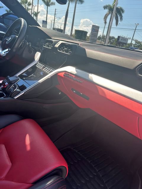 Used 2020 Lamborghini Urus AWD/4WD image 9