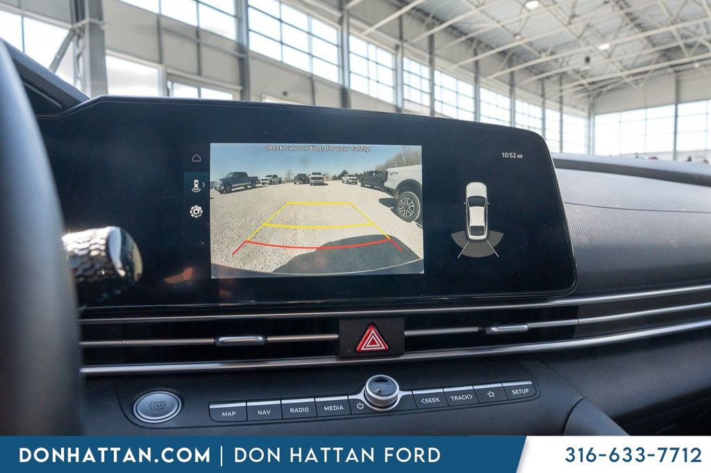 Used 2023 Hyundai Elantra Limited image 9