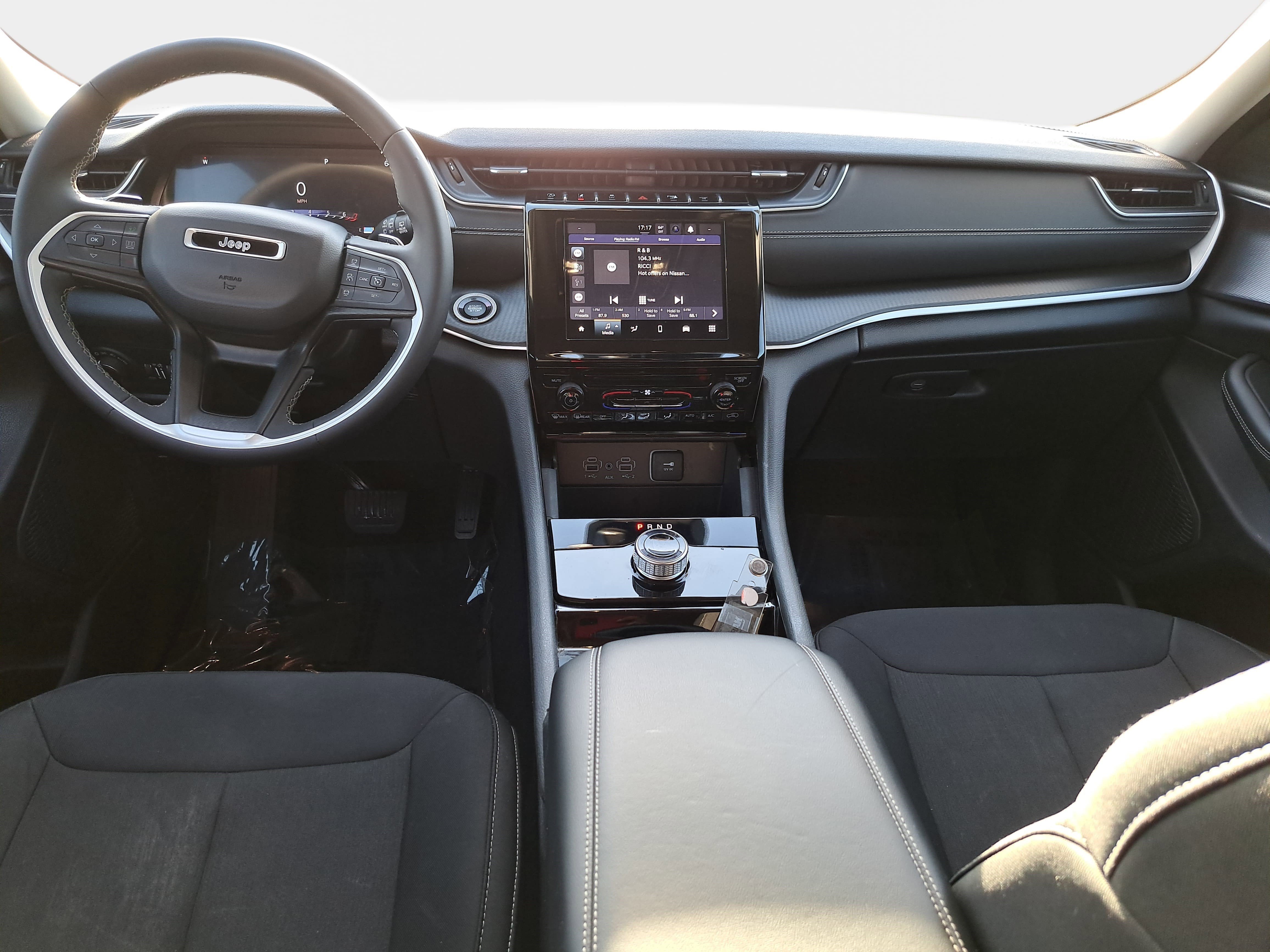 Used 2023 Jeep Grand Cherokee Laredo image 9