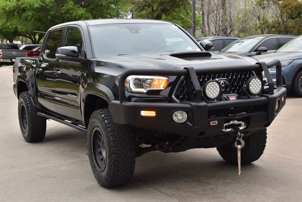 Used 2019 Toyota Tacoma TRD Sport w/ Technology Package image 4