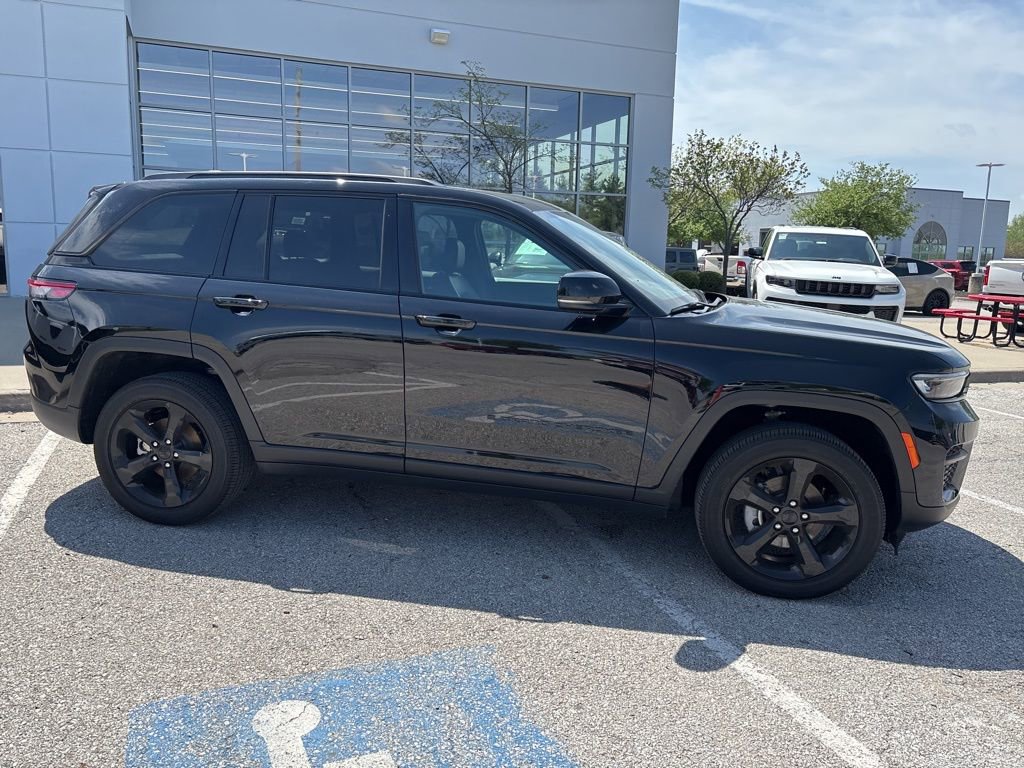 New 2025 Jeep Grand Cherokee Altitude AWD/4WD image 33