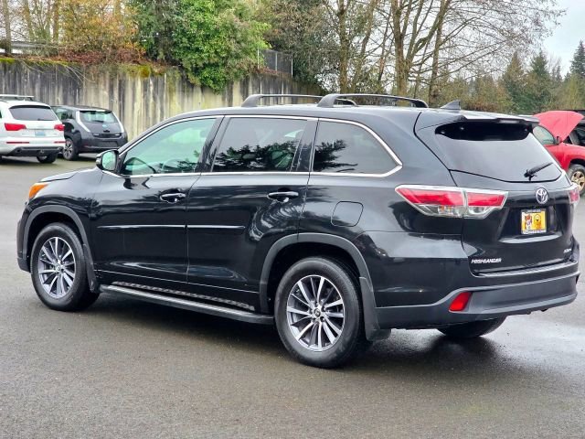 Used 2015 Toyota Highlander LE image 5