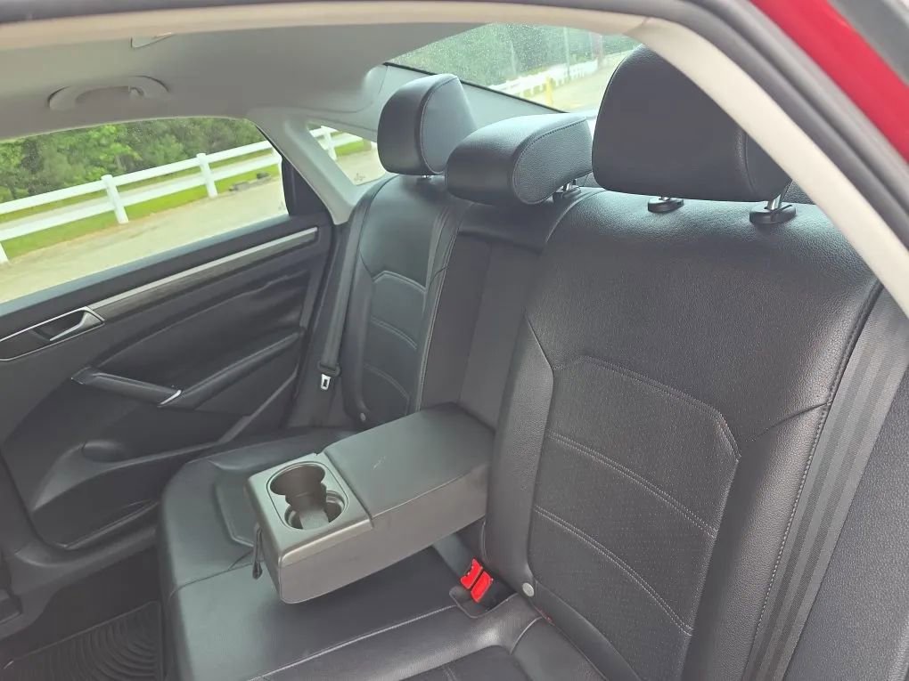 Used 2018 Volkswagen Passat 2.0T SE FWD image 35