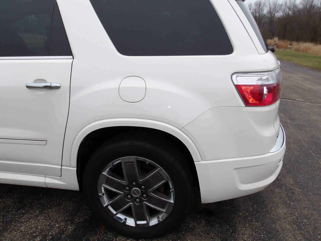 Used 2011 GMC Acadia Denali image 39