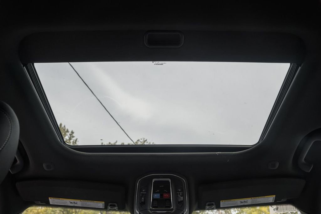 New 2025 Jeep Grand Cherokee Laredo X w/ Luxury Tech Group I image 25