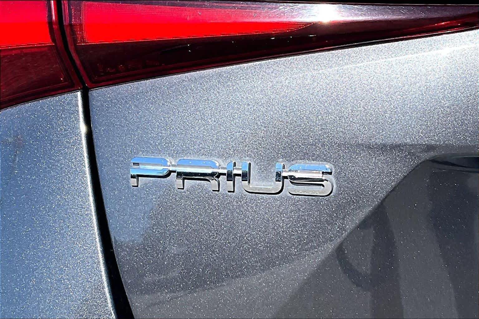 Used 2021 Toyota Prius LE FWD image 9