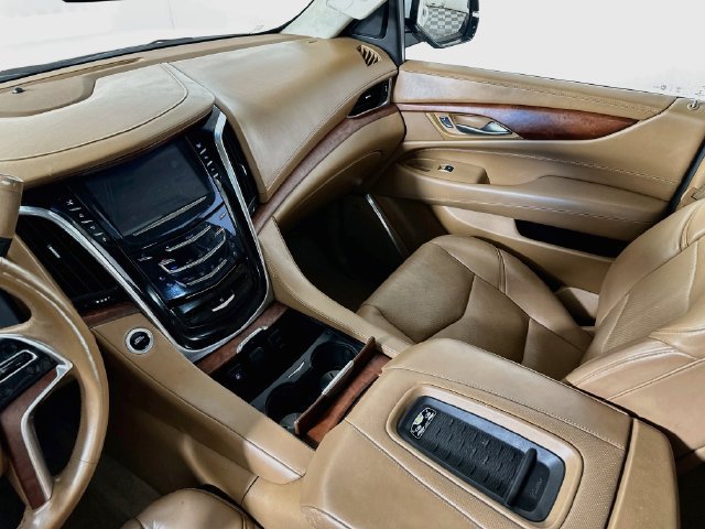 Used 2016 Cadillac Escalade Platinum AWD/4WD image 31