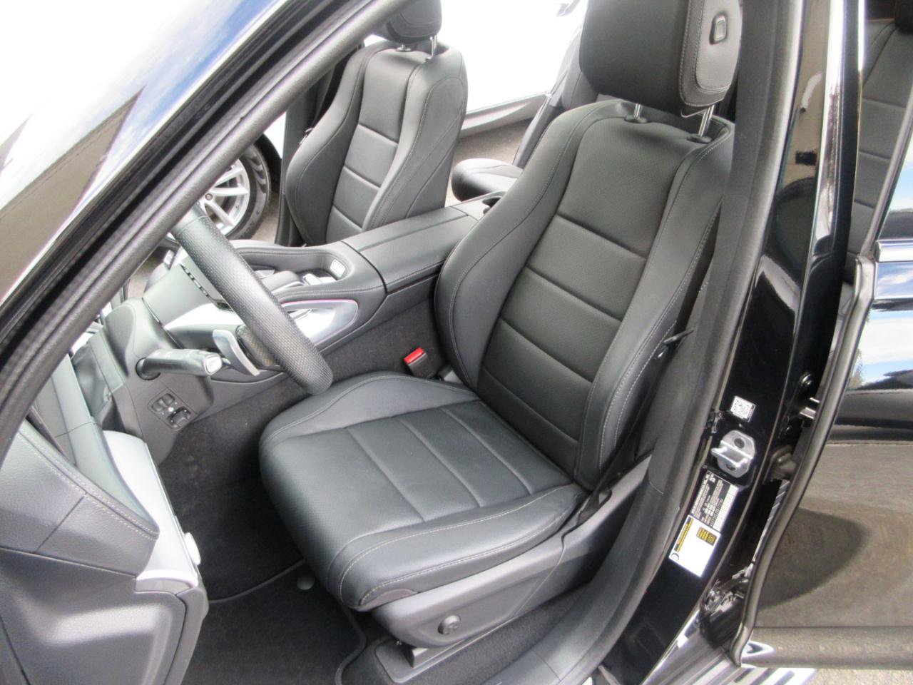 Used 2024 Mercedes-Benz GLS 450 4MATIC w/ AMG Line Exterior image 9
