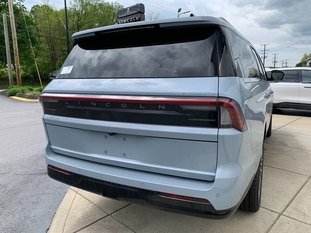 New 2026 Lincoln Navigator L Reserve AWD/4WD image 7