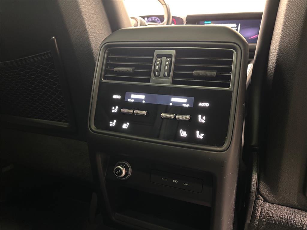 Used 2025 Porsche Cayenne S image 37