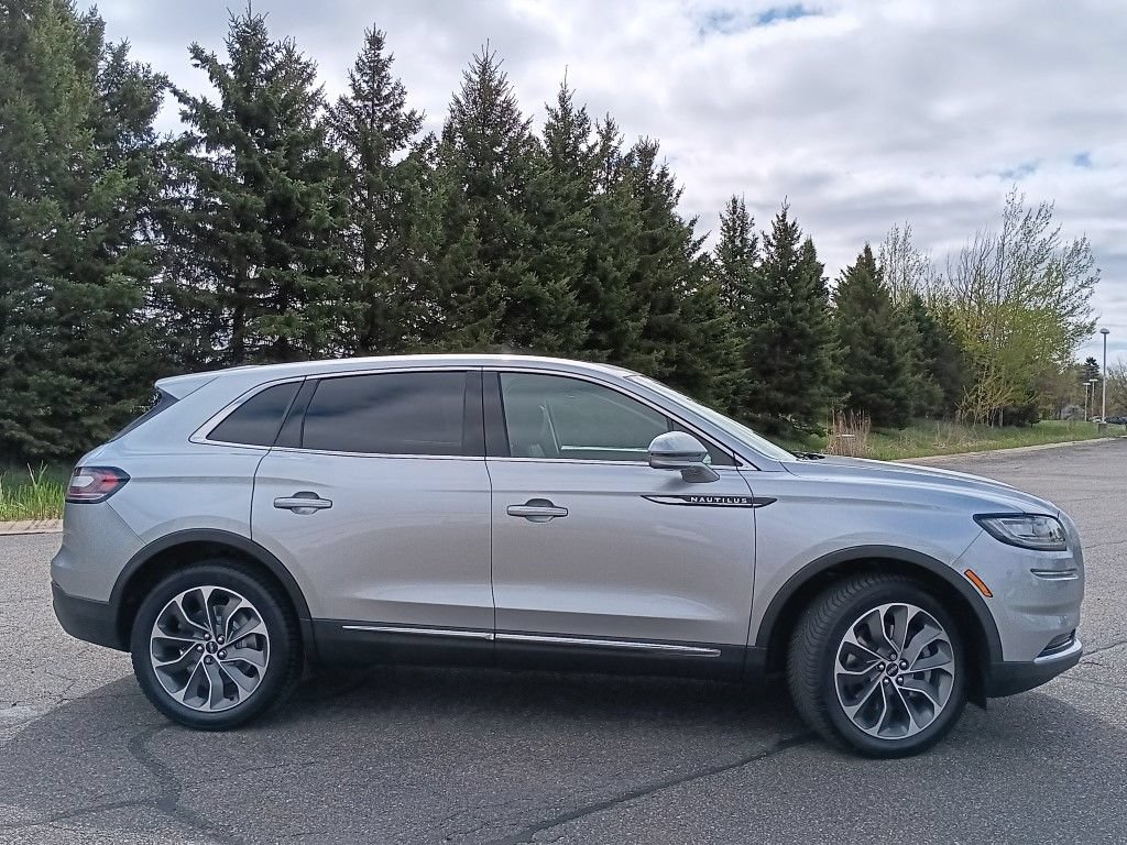 Used 2023 Lincoln Nautilus Reserve AWD/4WD image 3