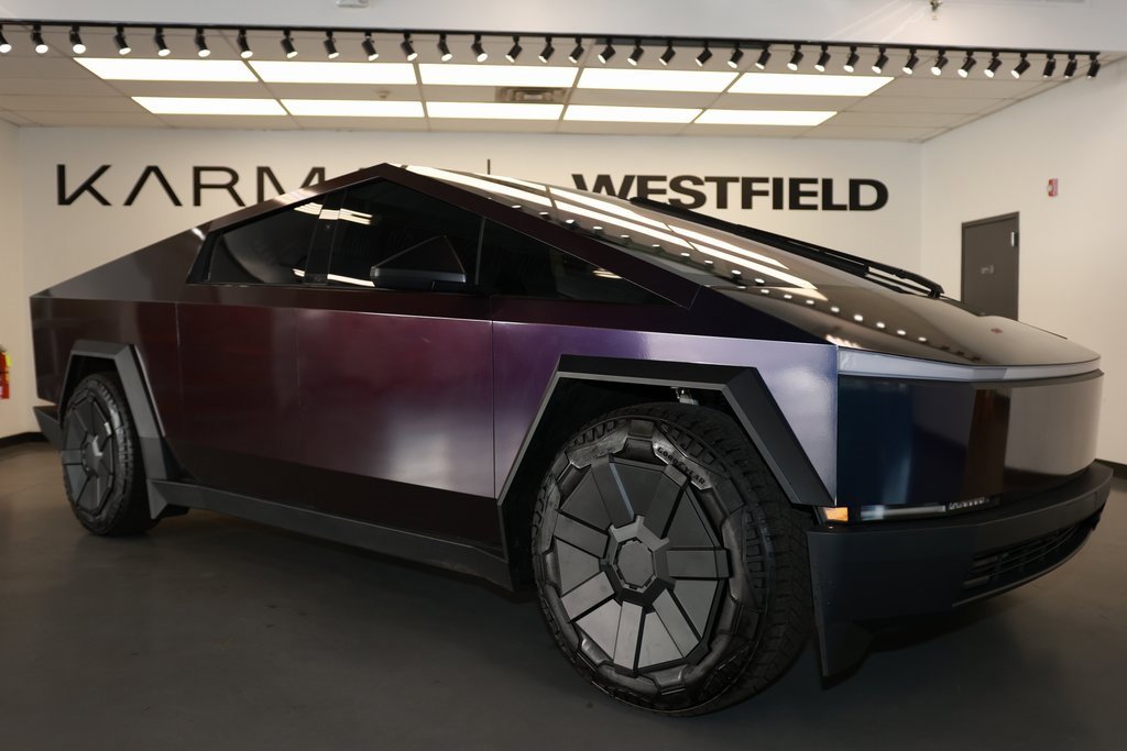 Used 2024 Tesla Cybertruck AWD Crew Cab image 9