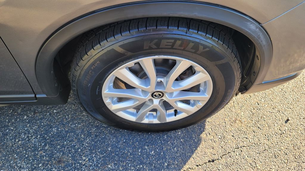 Used 2017 Nissan Rogue SV image 15