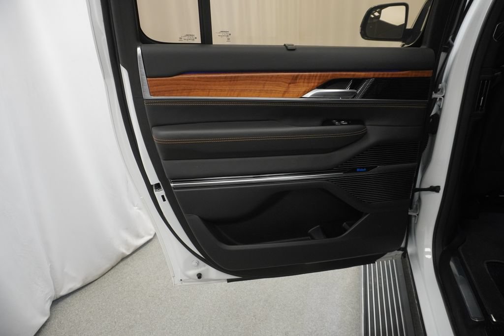 Certified 2023 Jeep Grand Wagoneer L Series III w/ HD Trailer Tow Package AWD/4WD image 44