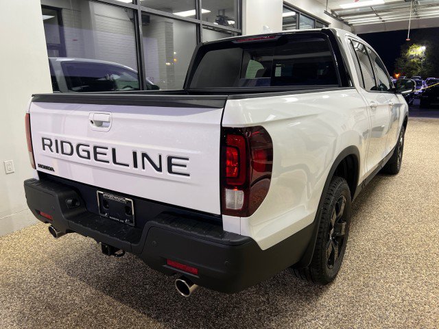 New 2026 Honda Ridgeline Black Edition image 2