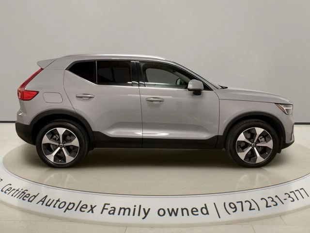Used 2025 Volvo XC40 B5 Plus AWD/4WD image 6